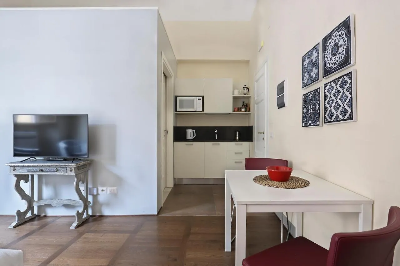 Apartment Apt. Fiordaliso - Pauline Suites, Palazzo Borghese Florence Italy